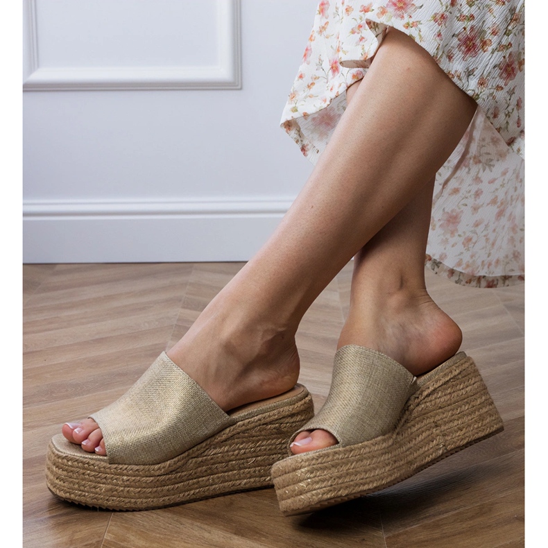 Classic espadrilles gold flip flops on the platform golden 2