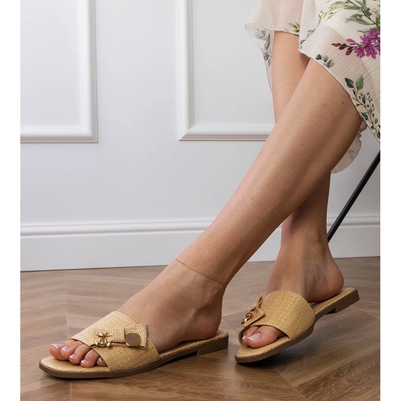 Beige flat flip flops with a golden decoration 2