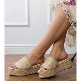 Beige espadrilles on the platform 2