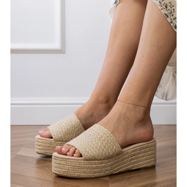 Beige espadrilles on the platform 1