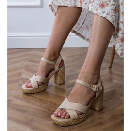 Beige sandals with stripes on the post 2