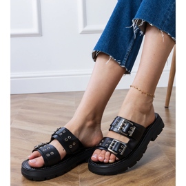 Black flat flip flops with clamps on stripes 2 Black flat flip flops with clamps on stripes 2