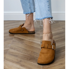 Brown flip -flops built on a cork sole 1