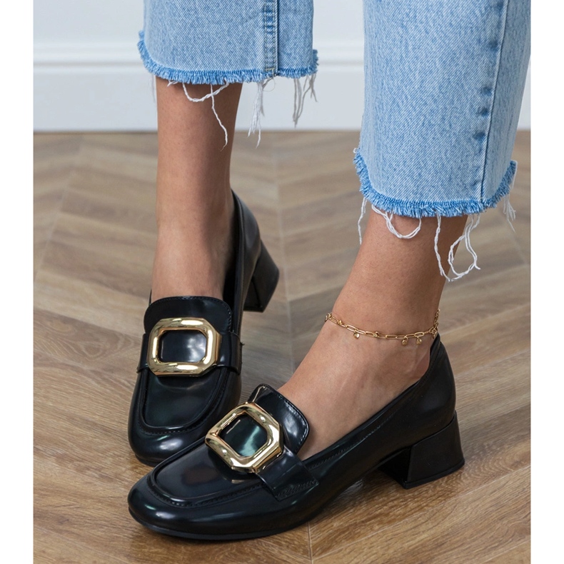 Black women's low -heeled shoes with a golden decoration 2