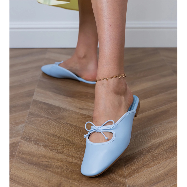 Blue flip -flops built on a flat sole 1