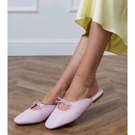 Pink flip -flops built on a flat sole 2