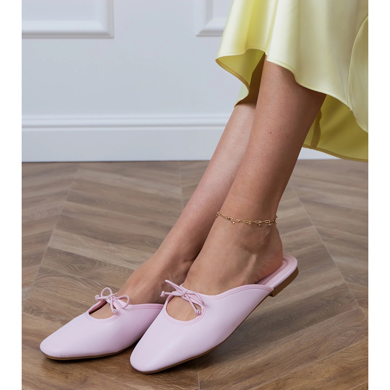 Pink flip -flops built on a flat sole 2