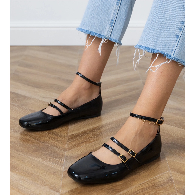 Black ballerinas varnished with buckles 1