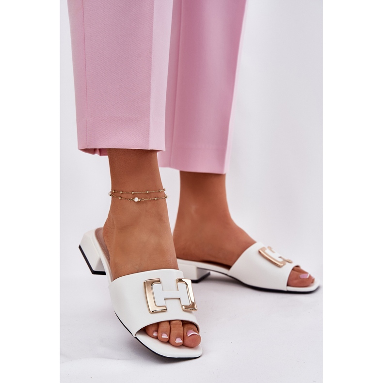 Vinceza Elegant women's slippers on a block with a golden detail Vincez 62229 white 2 Vinceza Elegant women's slippers on a block with a golden detail Vincez 62229 white 2