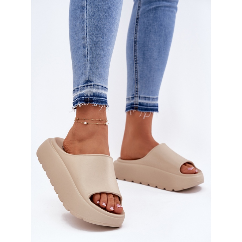 EVento Women's foam slippers on the platform beige 2 EVento Women's foam slippers on the platform beige 2