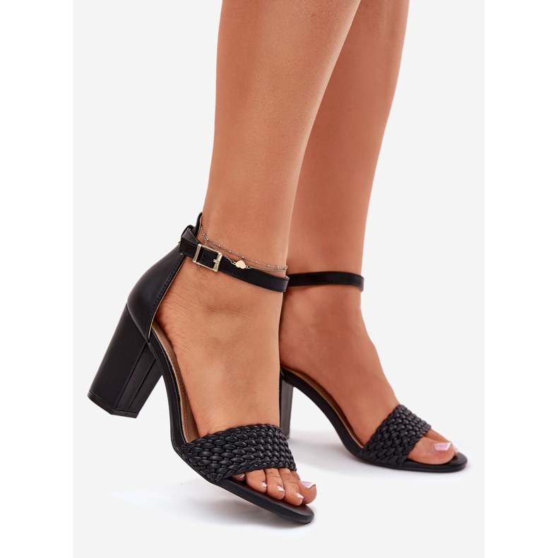 EVento Women's sandals on a post with a braided strip black 1