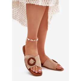 Flat -heeled women's flip flops with a beige clamp 1