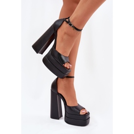 Women's sandals on the post and platform black 2