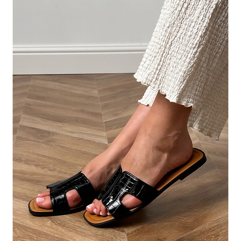 Black flat flip flops with pressing 1