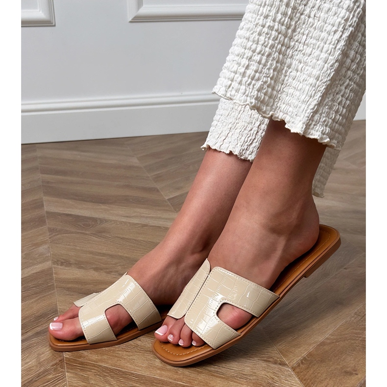 Beige flaps on a flat sole with pressing 1