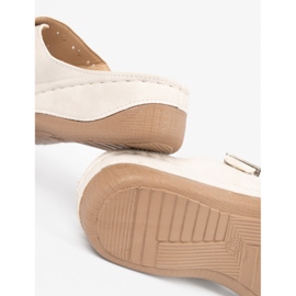 Seastar Slippers on a low wedge with clamps beige 1