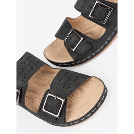 Seastar Slippers on a low wedge with black clamps 1