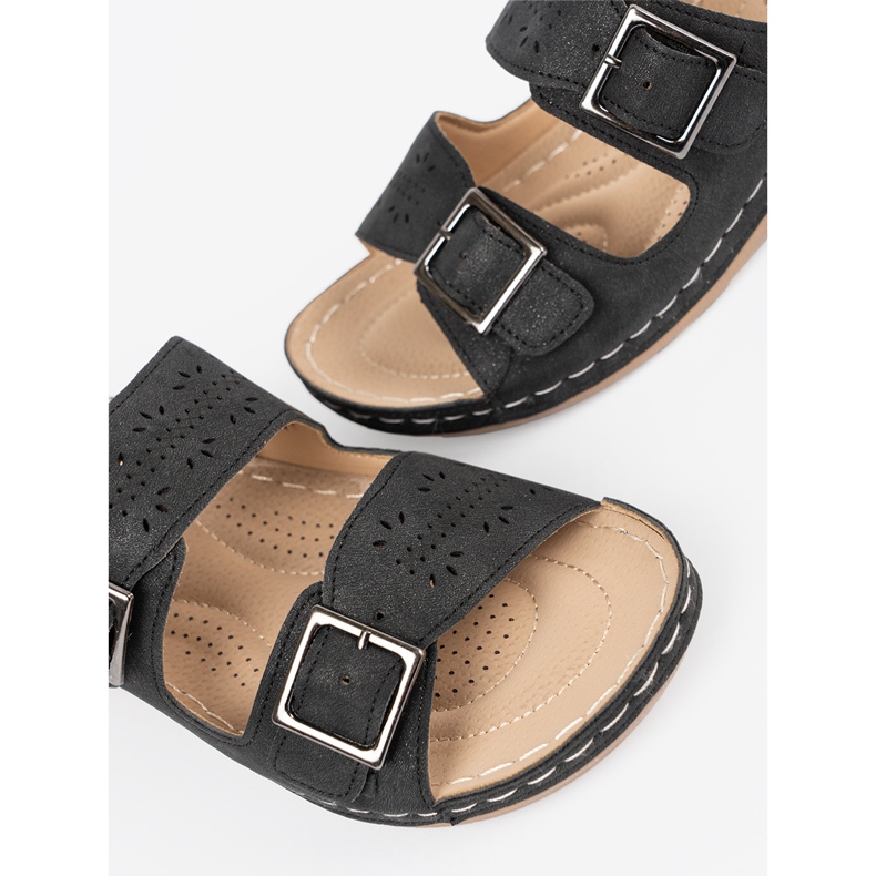 Seastar Slippers on a low wedge with black clamps 1