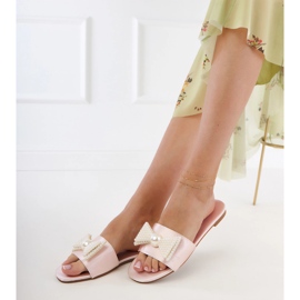 Seastar Beige satin flip flops with a bow in pearls 1