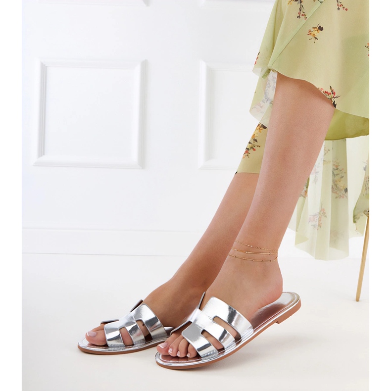 Silver flip -flops decorated with cutouts 1 Silver flip -flops decorated with cutouts 1