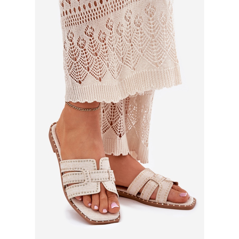 Decorated flat -heed flat flip flops beige 1