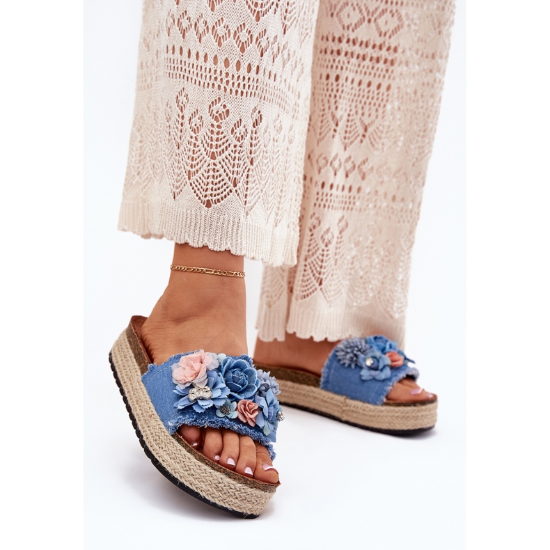 Women's flip flops on platform with braid and blue flowers 2