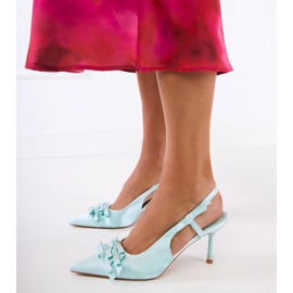 Green pumps on a pin with bows 2