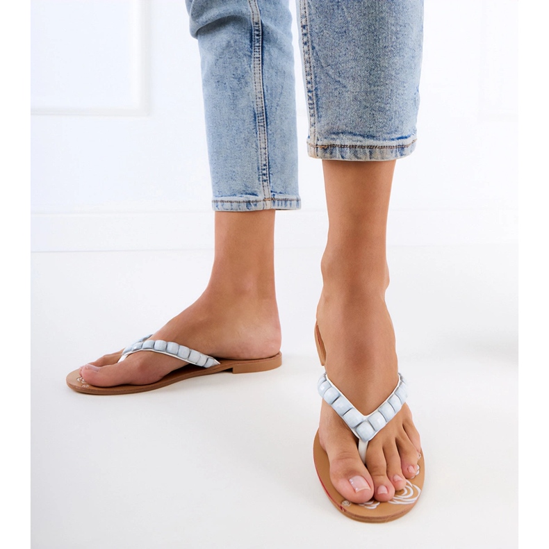 White flip -flops decorated with pebbles 1