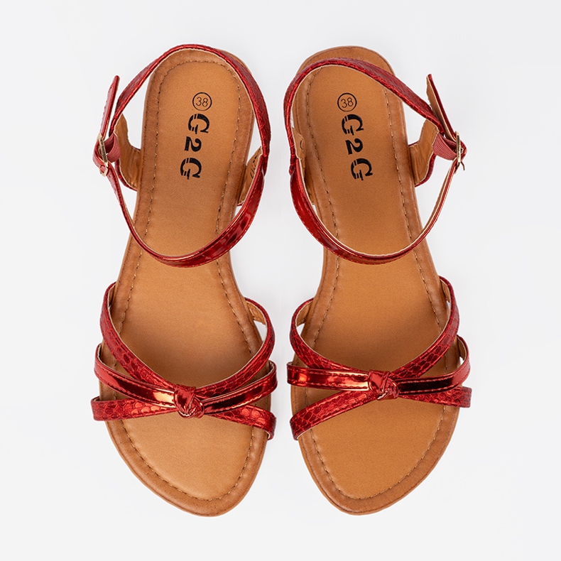 Red sandals with an animal motif 1