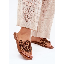 Women's flat flip flops with a decorative leopard buckle brown 2