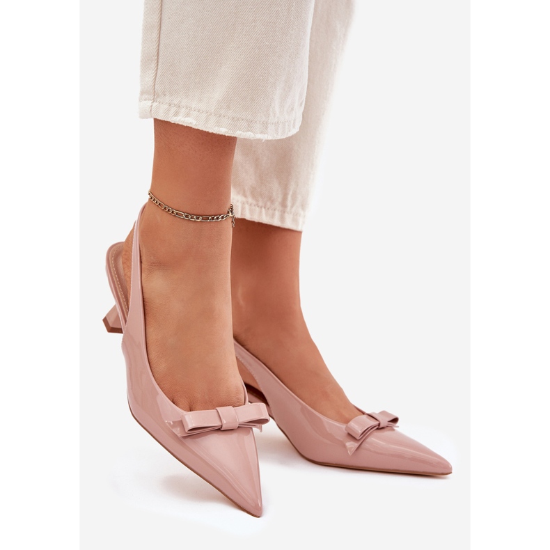Varnished sandals on a pin with a nude bow beige 1