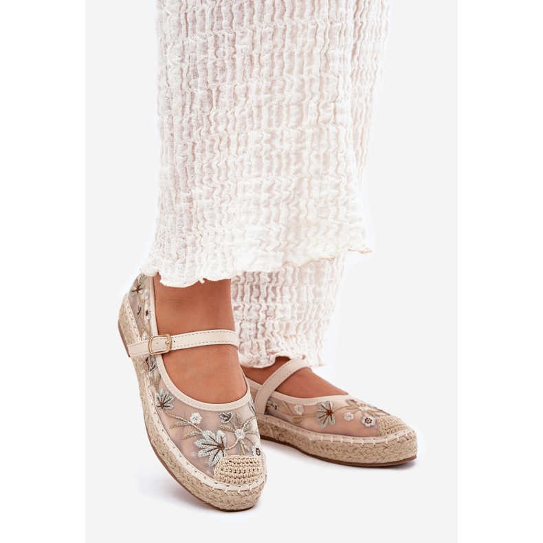 Mesh espadrilles with embroidery on the beige platform 1