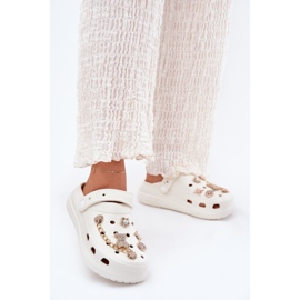 Women's foam flip flops with white pins 2