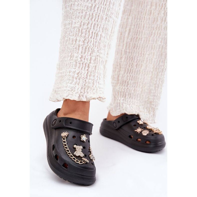 Women's foam slippers with black pins 2