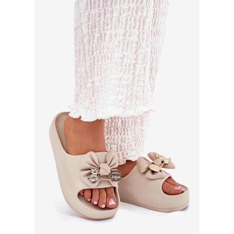 Women's foam flip flops on the platform with a bow and a dark beige brooch 1