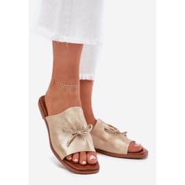 EVento Flat -heeled women's flip flops with a decorative gold binding golden 1 EVento Flat -heeled women's flip flops with a decorative gold binding golden 1