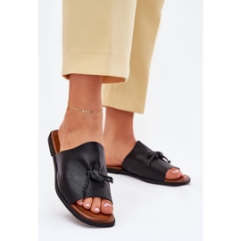 EVento Flat -heeled women's flip flops with a decorative tie black 2