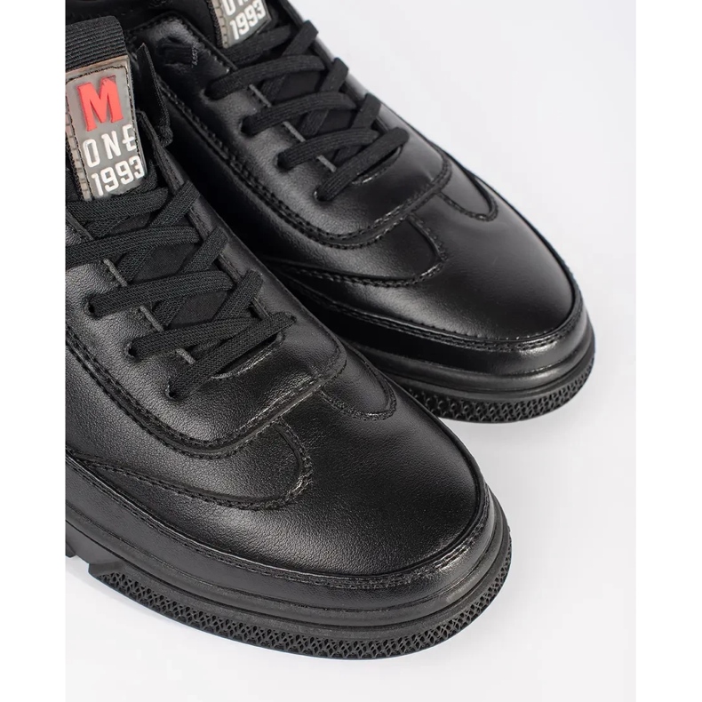 Black sports shoes insulated 2 Black sports shoes insulated 2