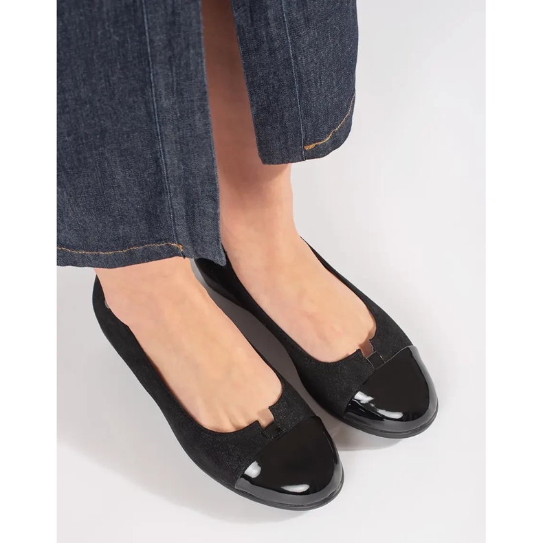 Goodin Black shoes with a varnished toe 2