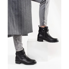 Black low -heeled boots decorated with strips 1