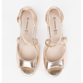 Goodin Gold sandals on a low post golden 2 Goodin Gold sandals on a low post golden 2