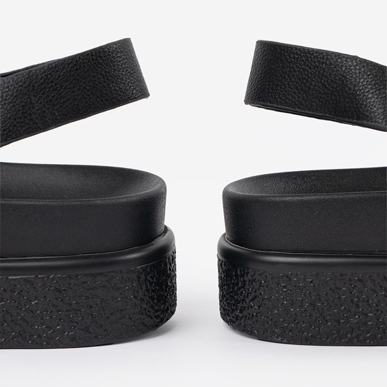 Goodin Black elegant sandals on the platform 1