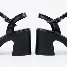 Seastar Black sandals on the post 1