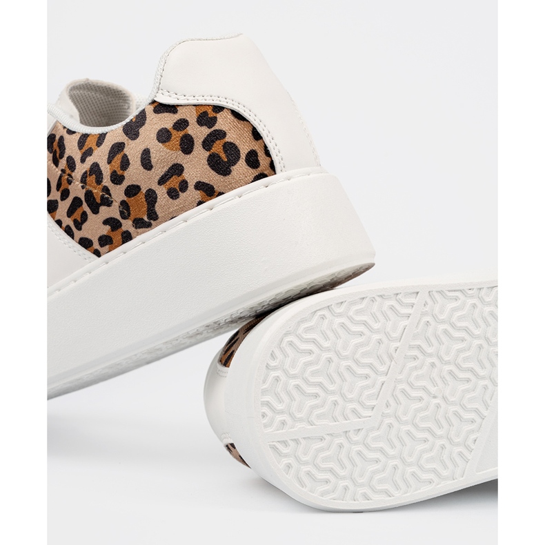 White sneakers with leopard print inserts brown 2