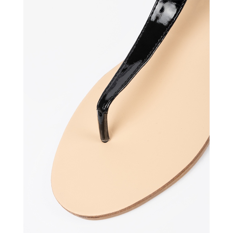 Black flat sandals in the style of Japanese 1