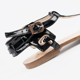 Black flat sandals in the style of Japanese 2