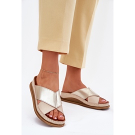 Women's leather flip flops on the Maciejka L4986-37 beige-gold platform 2 Women's leather flip flops on the Maciejka L4986-37 beige-gold platform 2