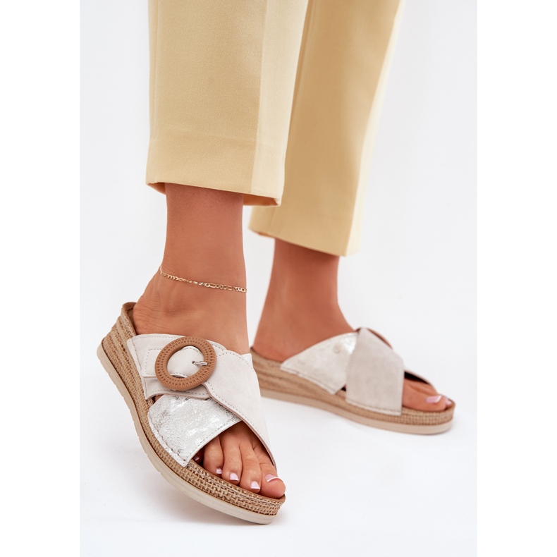 Women's wedges with a decorative inblu RV000012 clamping clamp beige 2