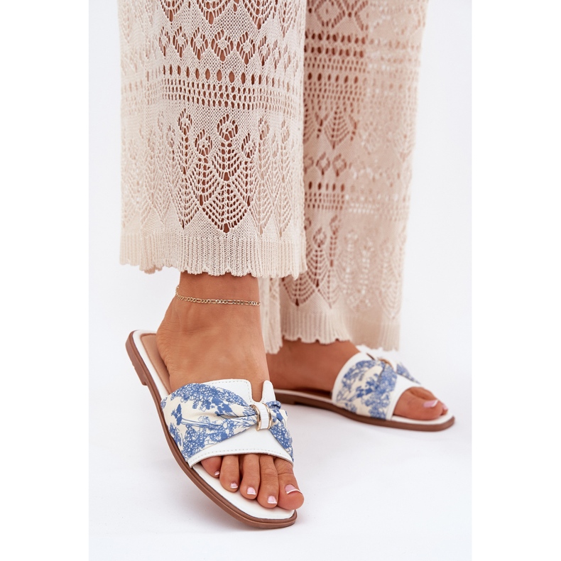 Flat -heeled women's flip flops with a white bow 2