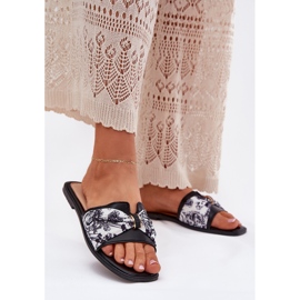 Flat -heeled women's flip flops with a black bow 2 Flat -heeled women's flip flops with a black bow 2